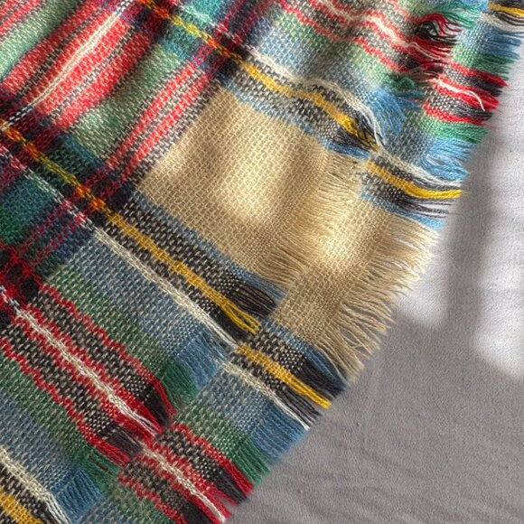 Large Plaid Tqartan Woven Throw Blanket/ Picnic - Picture 2 of 4